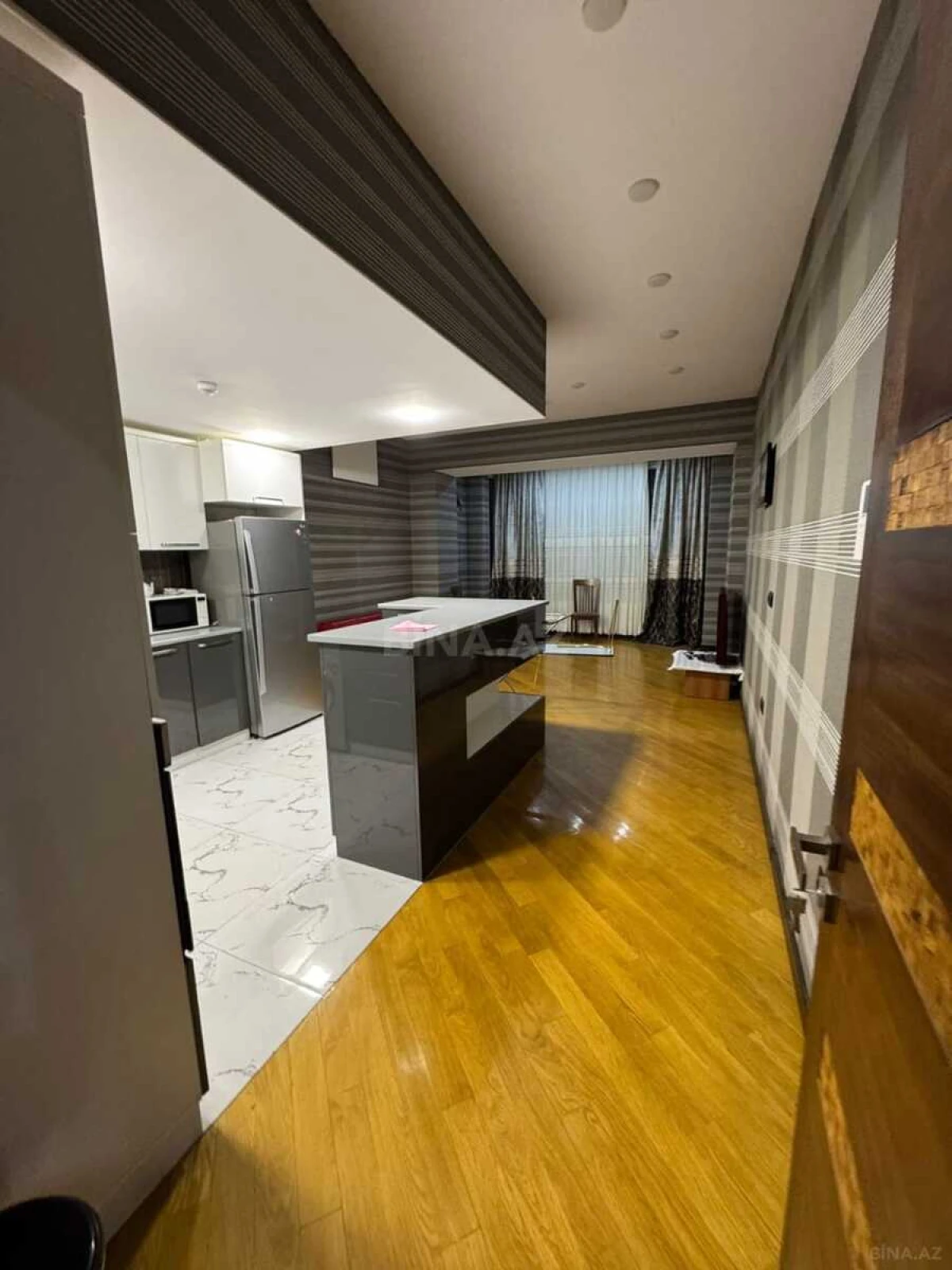 Kirayə verilir 3 otaqlı mənzil 170 m²