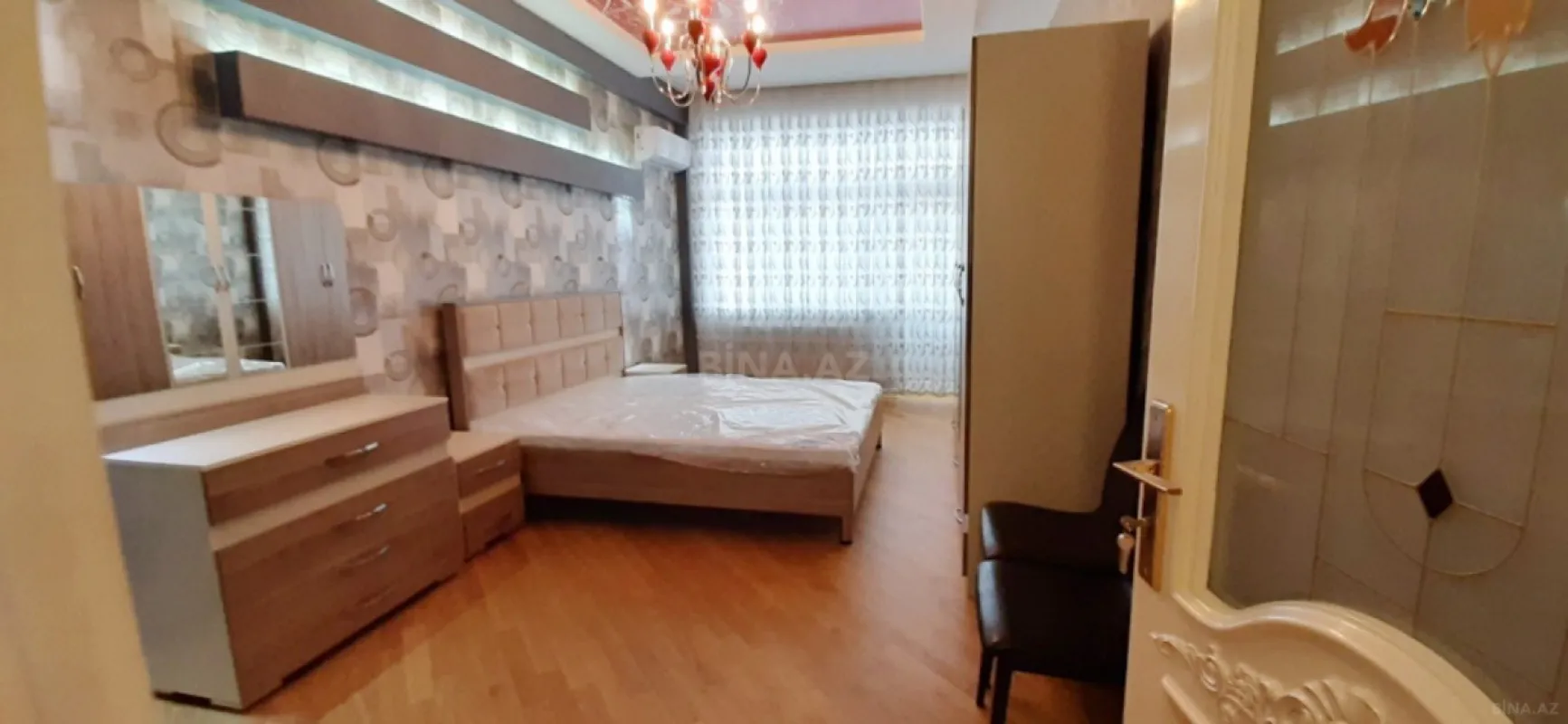 Satılır 3 otaqlı mənzil 180 m²