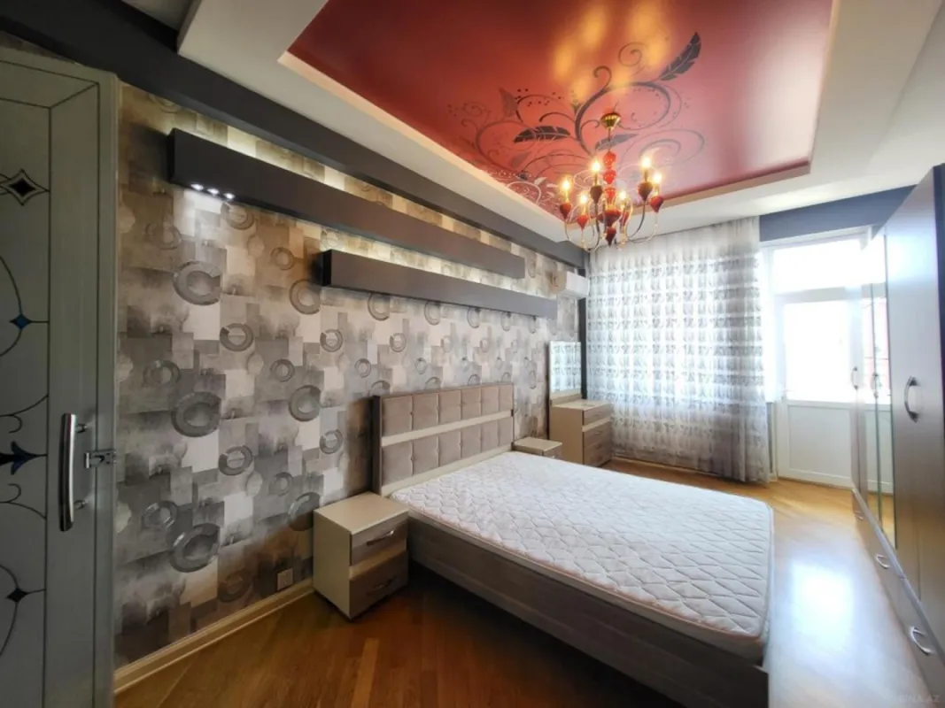 Satılır 3 otaqlı mənzil 180 m²