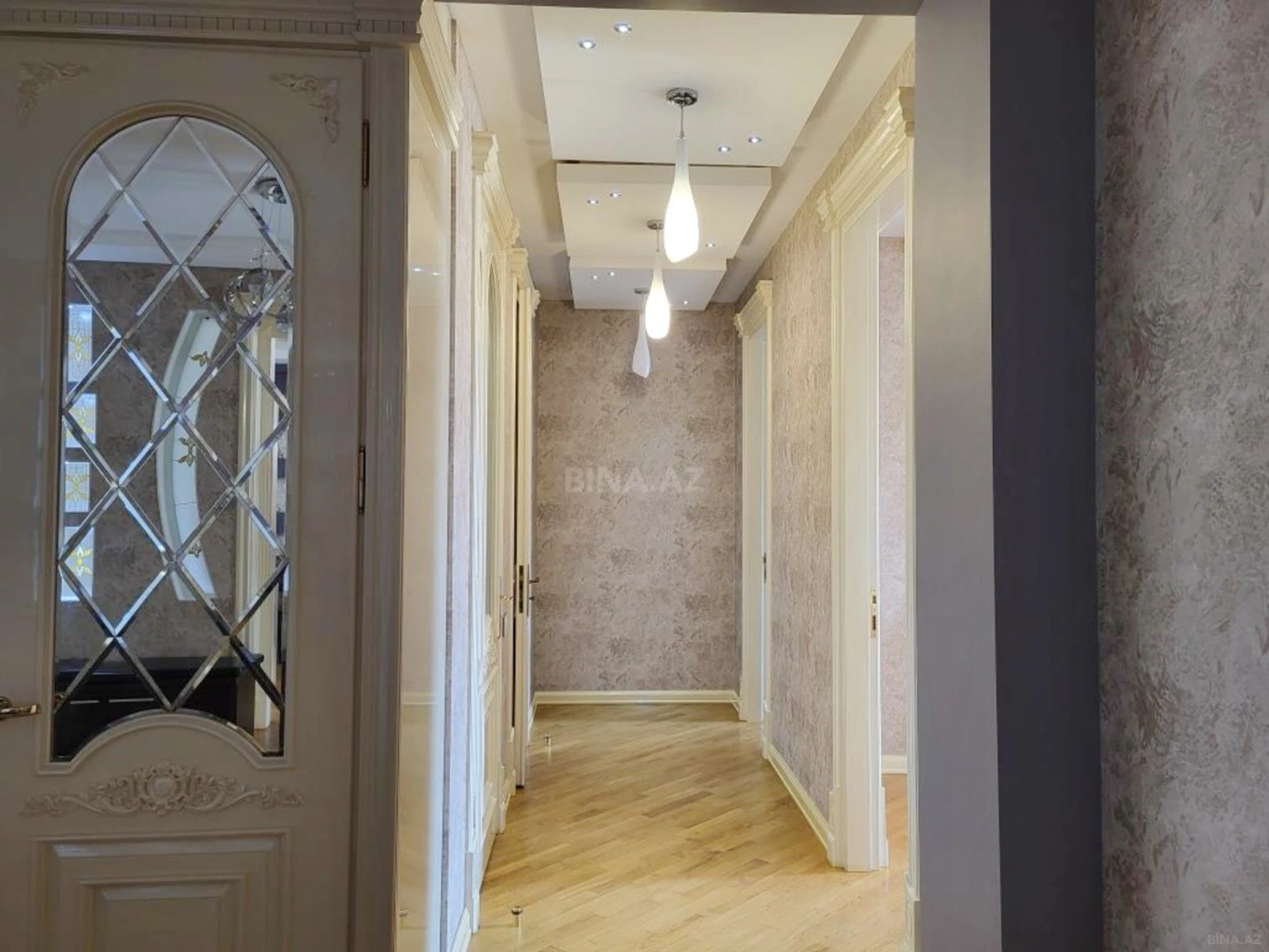 Satılır 3 otaqlı mənzil 180 m²