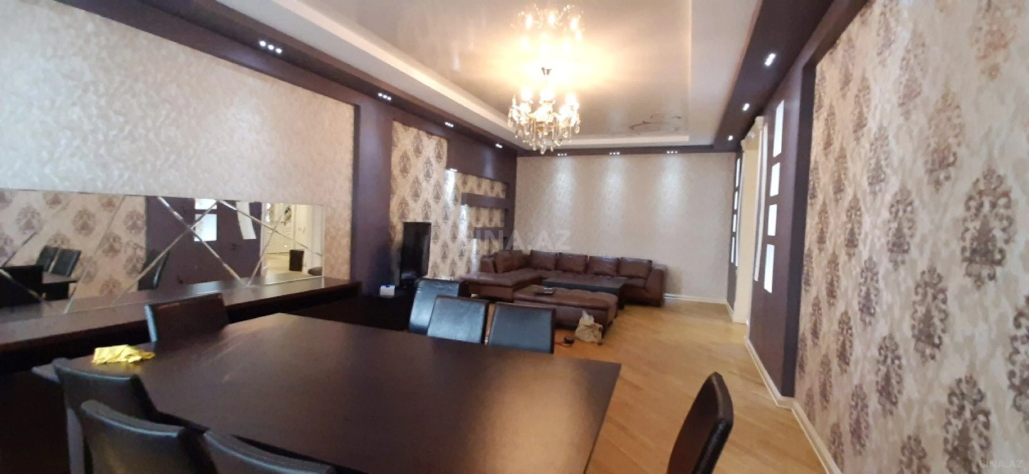 Satılır 3 otaqlı mənzil 180 m²