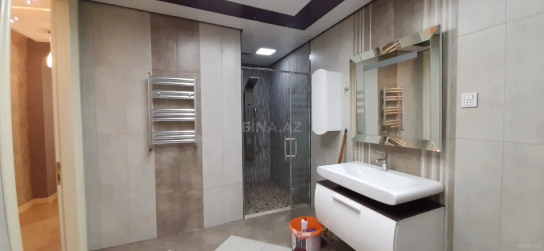 Satılır 3 otaqlı mənzil 180 m²