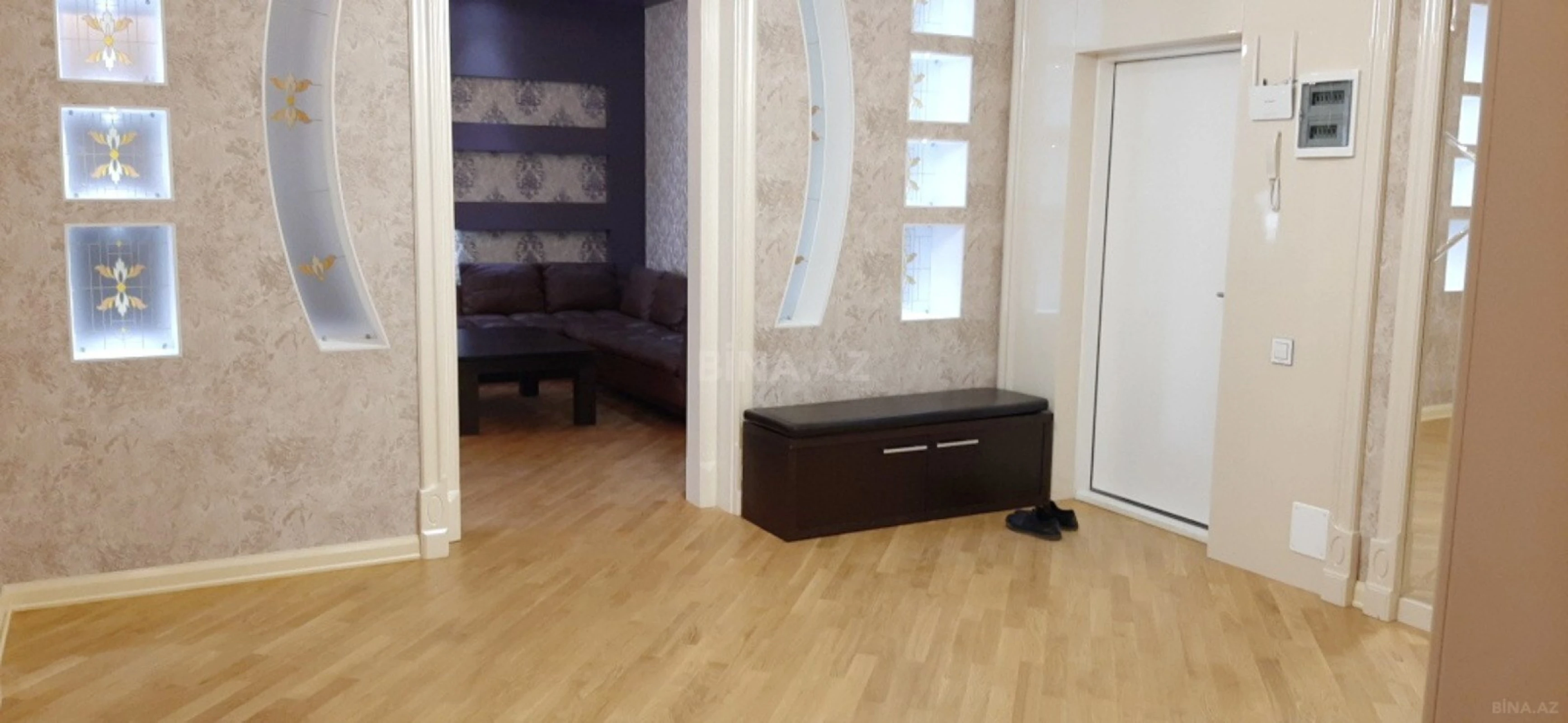 Satılır 3 otaqlı mənzil 180 m²