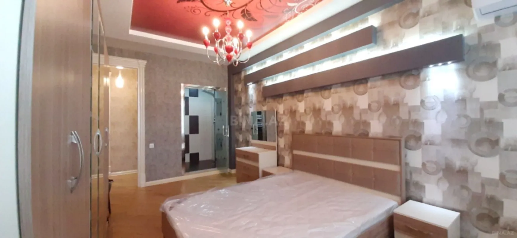 Satılır 3 otaqlı mənzil 180 m²