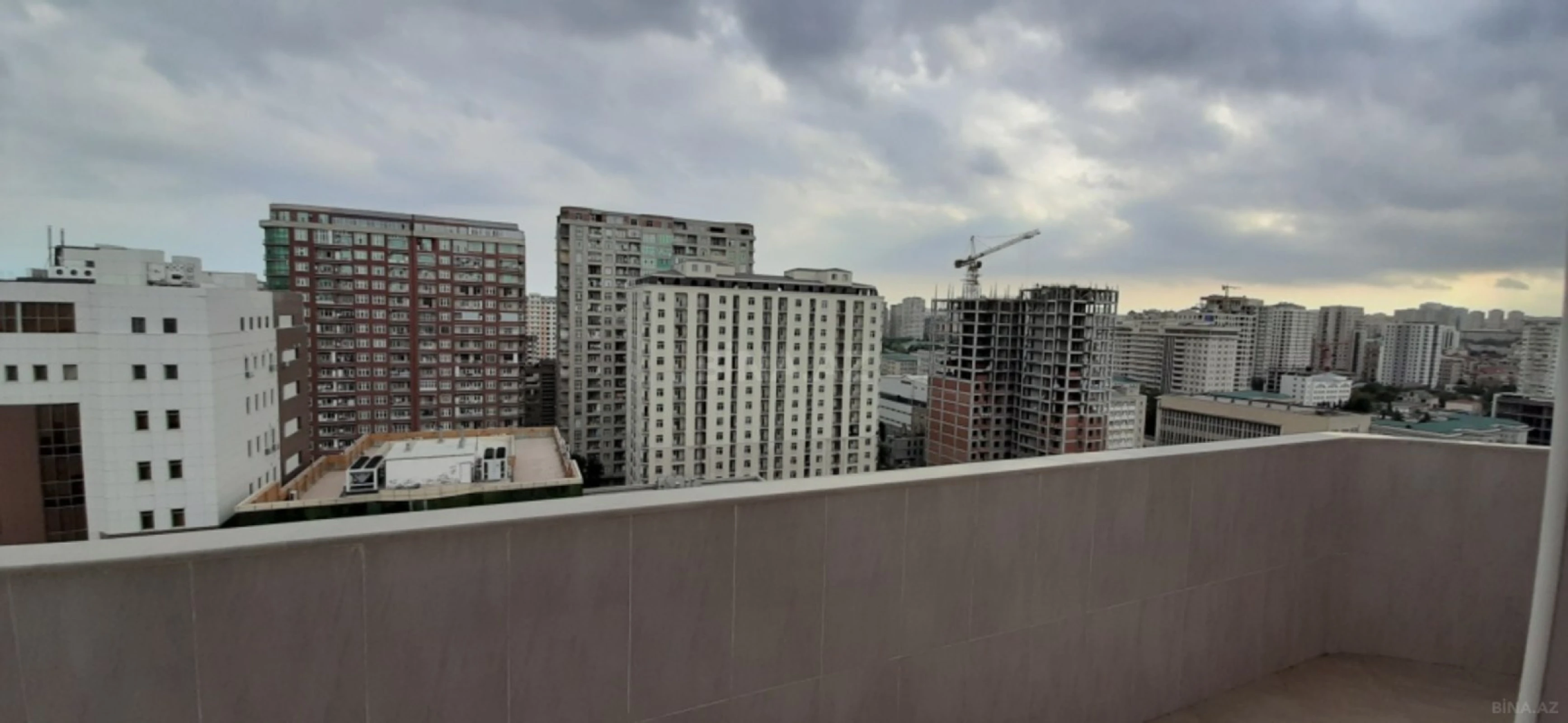 Satılır 3 otaqlı mənzil 180 m²