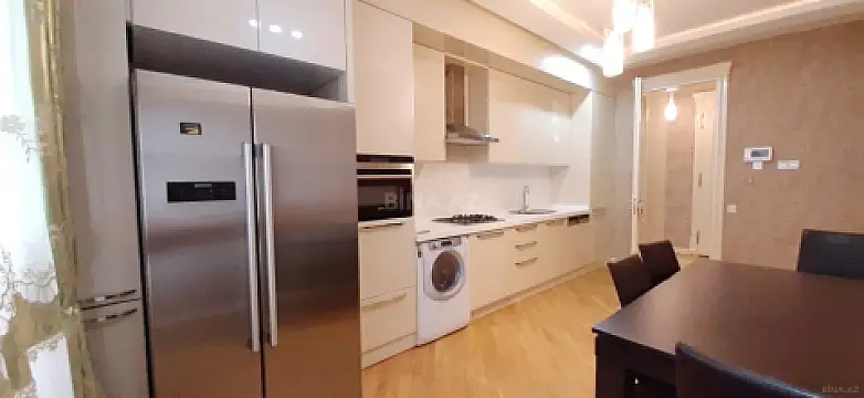 Satılır 3 otaqlı mənzil 180 m²