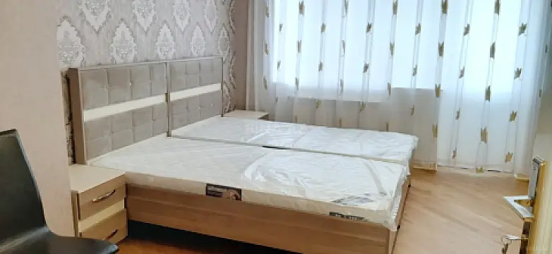 Satılır 3 otaqlı mənzil 180 m²