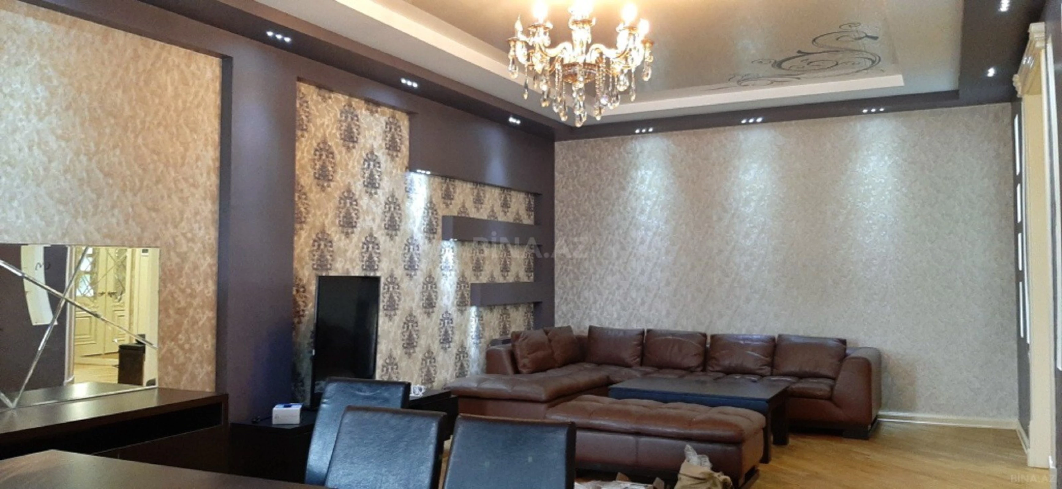 Satılır 3 otaqlı mənzil 180 m²