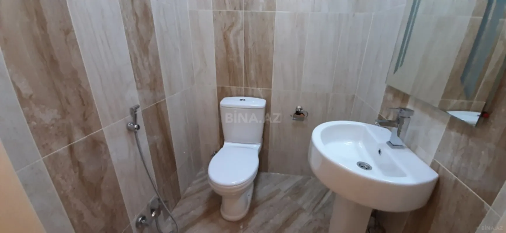 Satılır 3 otaqlı mənzil 180 m²