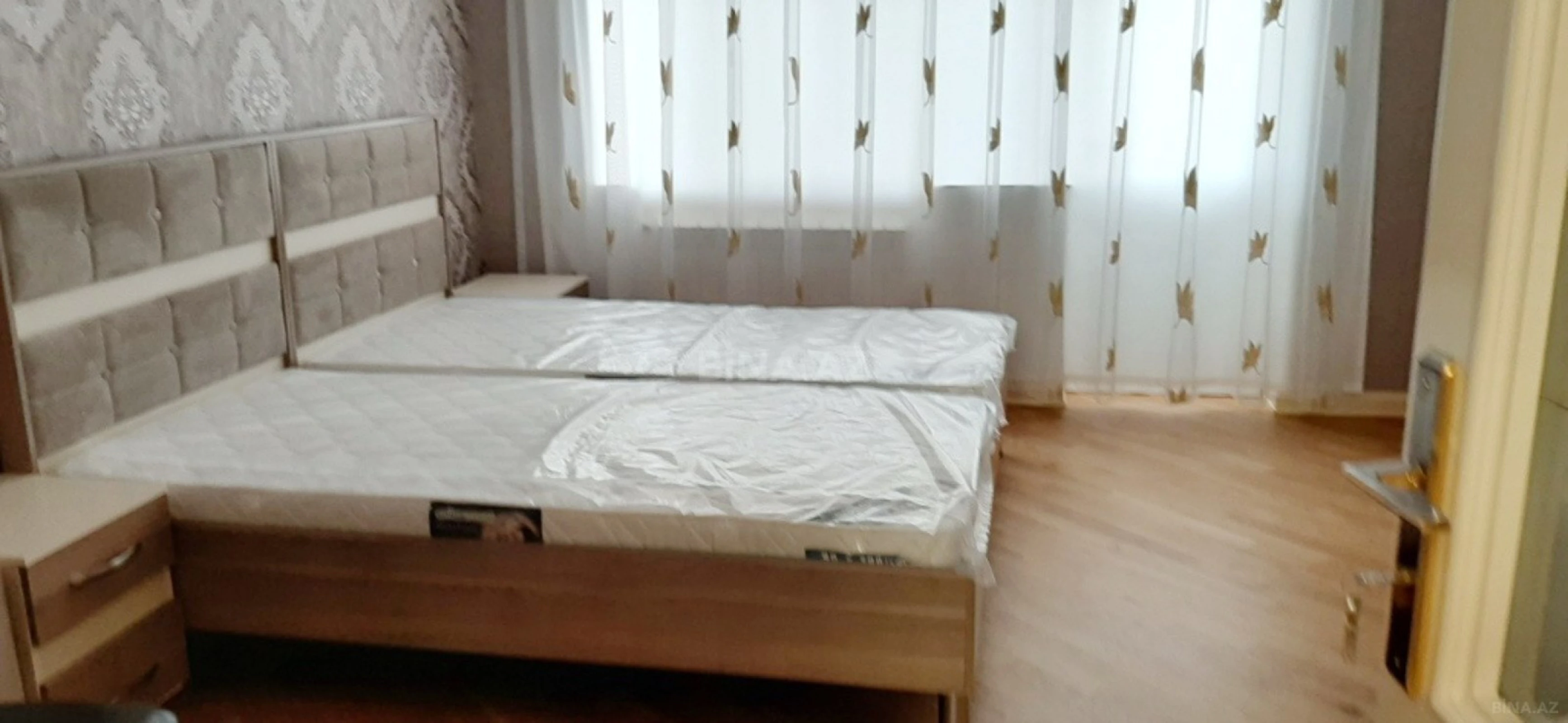 Satılır 3 otaqlı mənzil 180 m²
