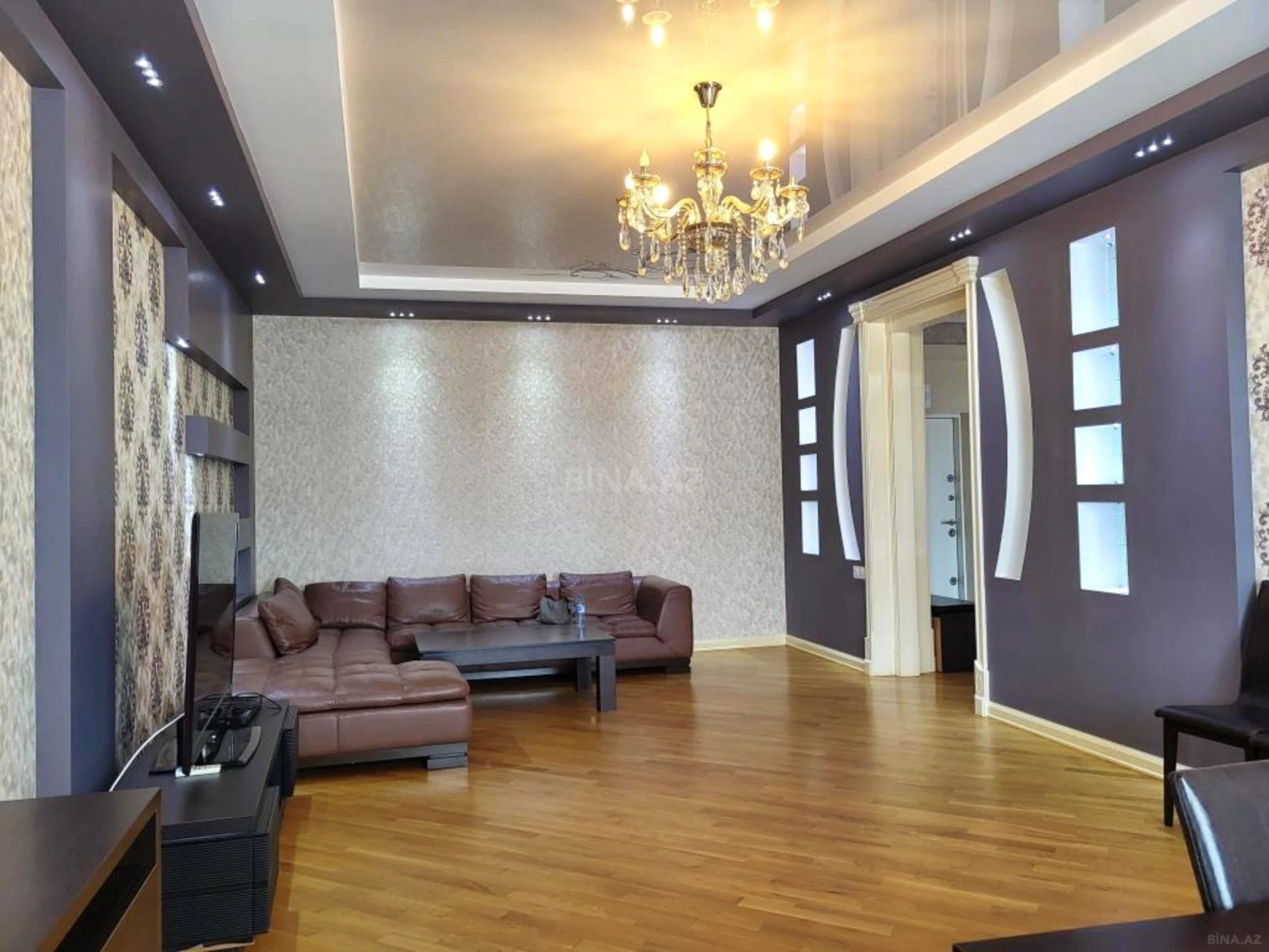 Satılır 3 otaqlı mənzil 180 m²