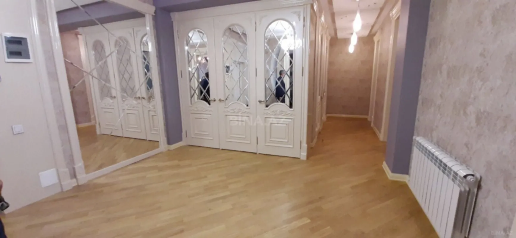 Satılır 3 otaqlı mənzil 180 m²