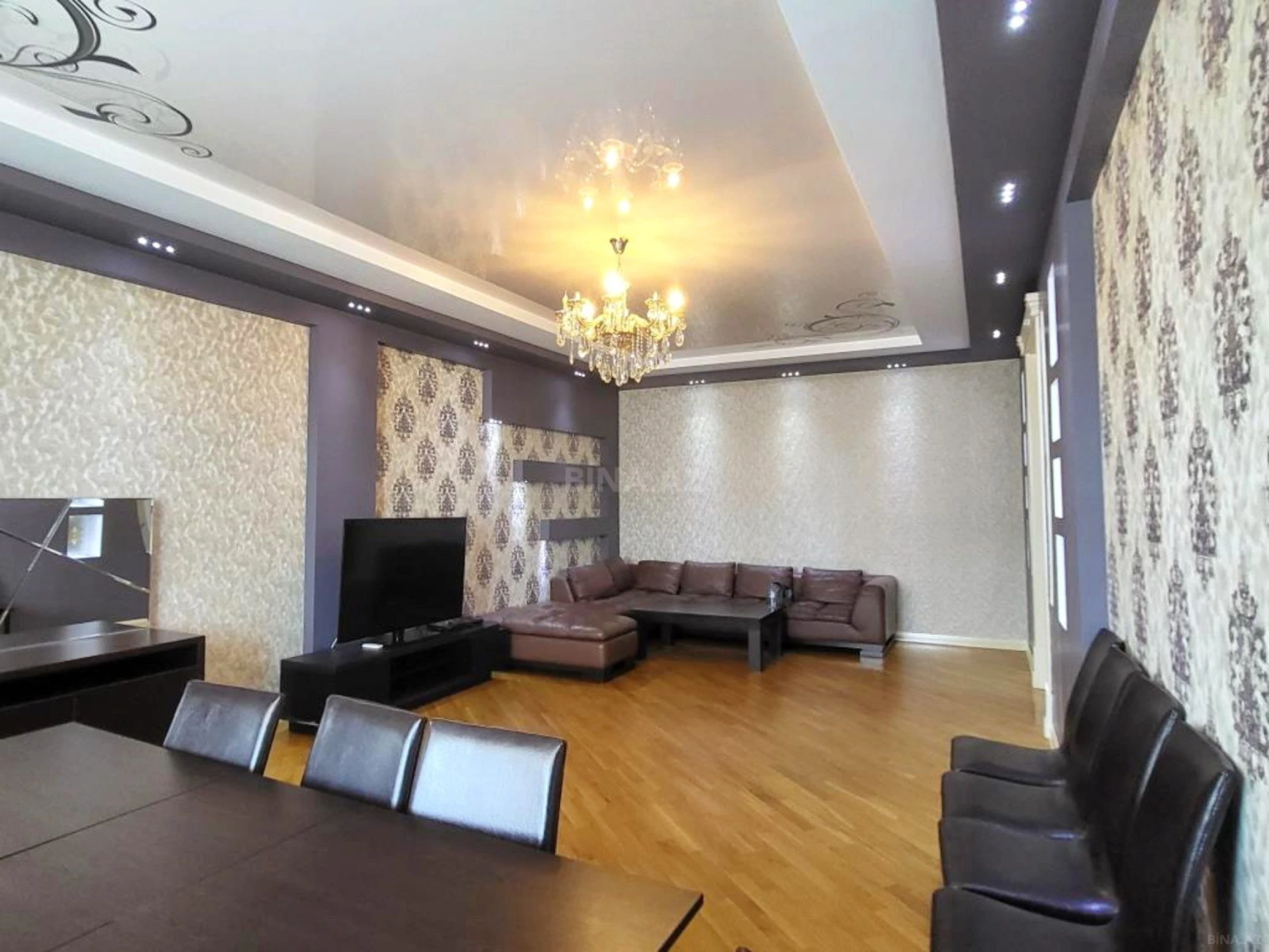 Satılır 3 otaqlı mənzil 180 m²