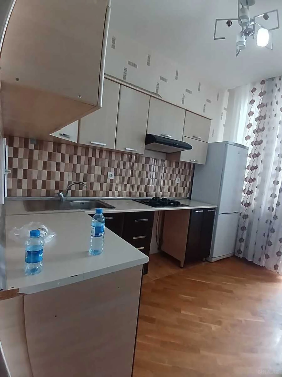 Kirayə verilir 3 otaqlı mənzil 118 m²