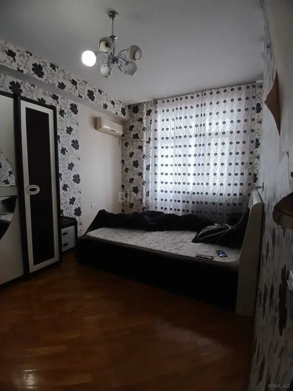 Kirayə verilir 3 otaqlı mənzil 118 m²