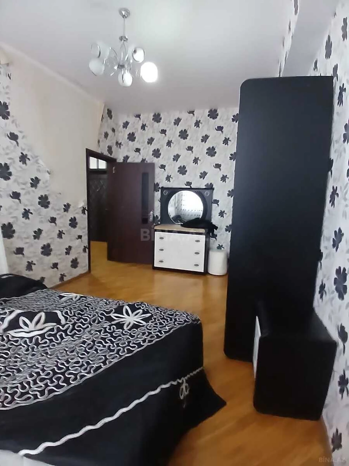 Kirayə verilir 3 otaqlı mənzil 118 m²