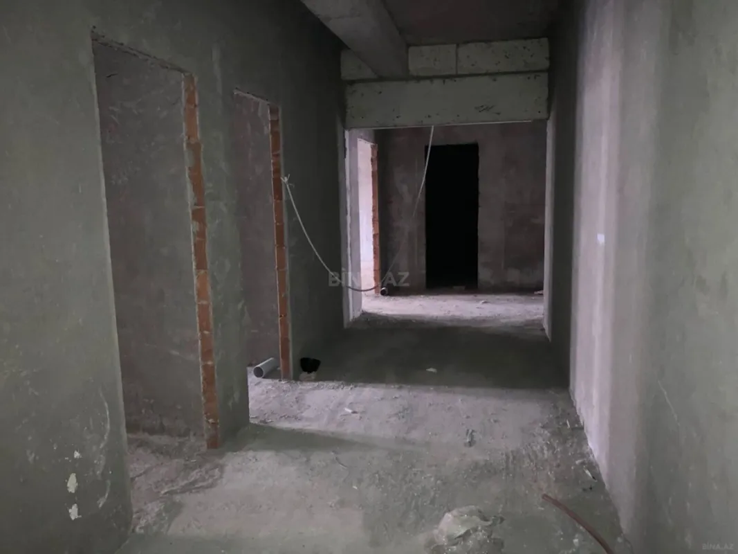Satılır 4 otaqlı mənzil 231 m²