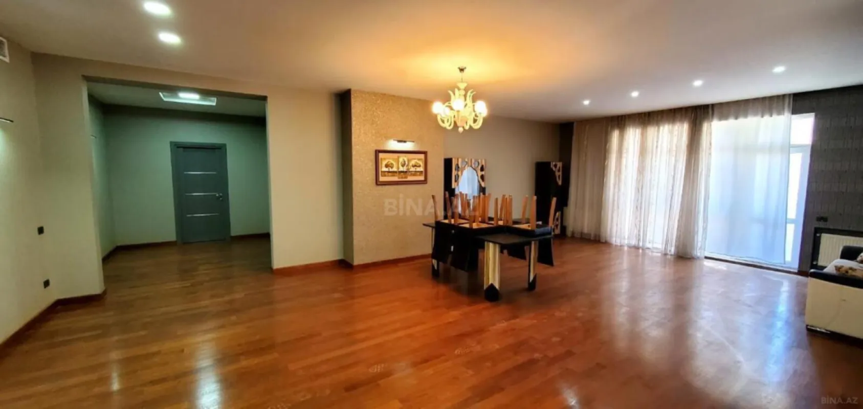 Satılır 3 otaqlı mənzil 217 m²