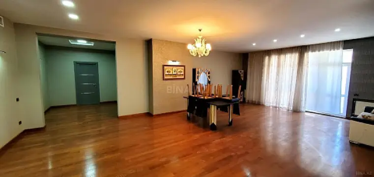 Satılır 3 otaqlı mənzil 217 m²