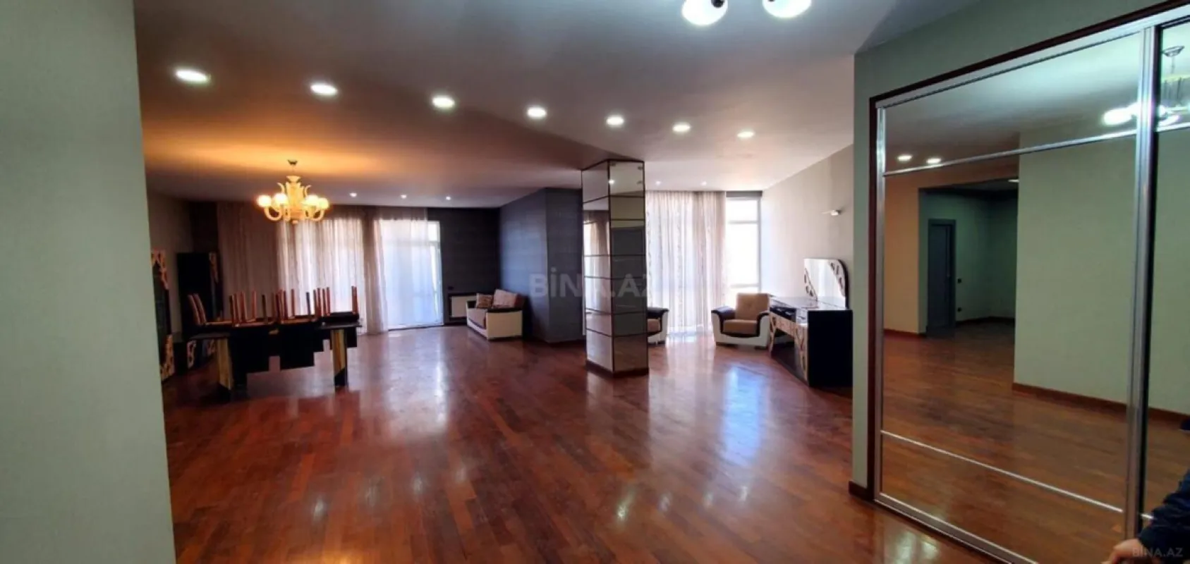 Satılır 3 otaqlı mənzil 217 m²