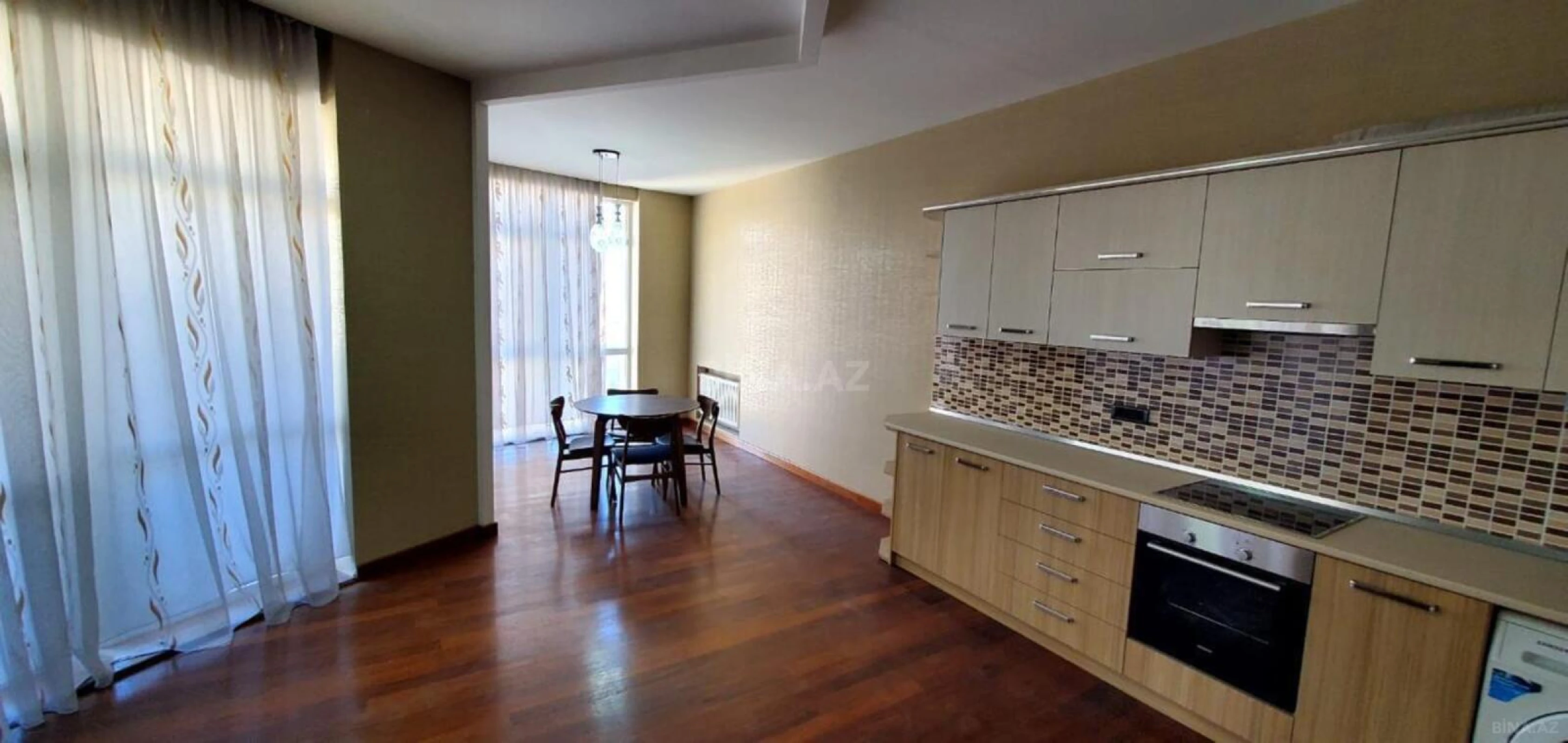 Satılır 3 otaqlı mənzil 217 m²