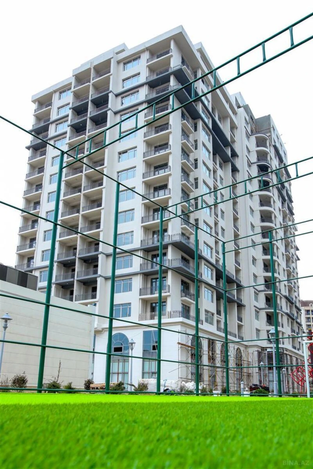 Satılır 3 otaqlı mənzil 171 m²