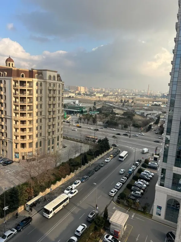 Satılır 3 otaqlı mənzil 171 m²