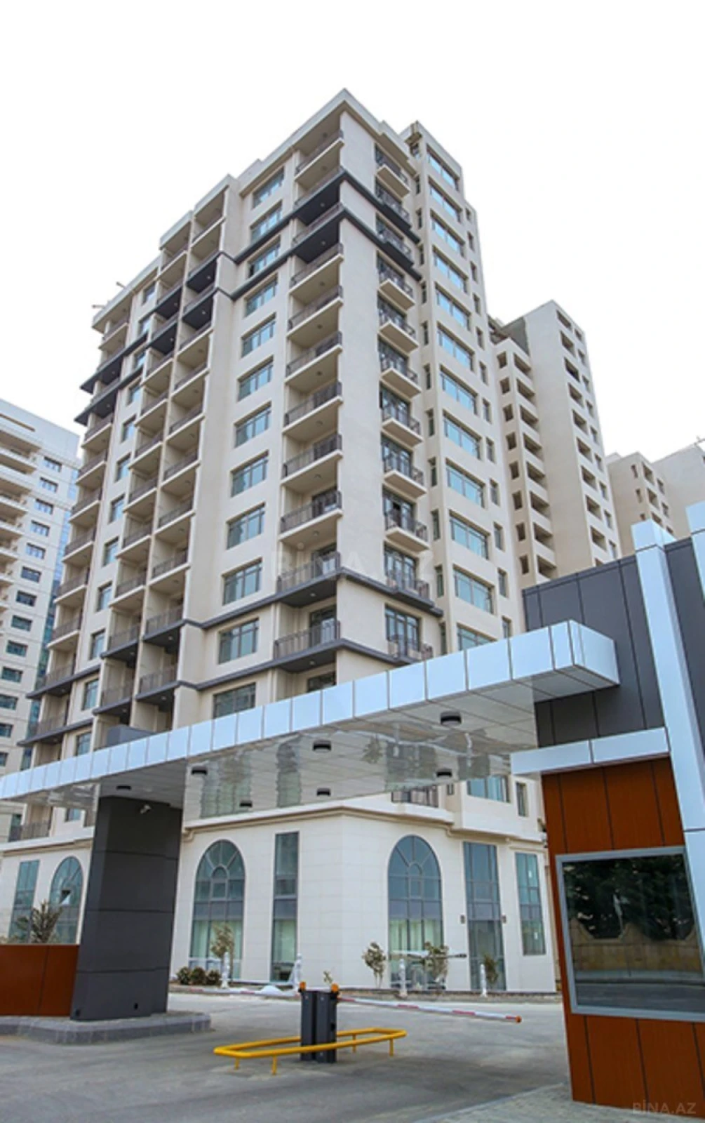 Satılır 3 otaqlı mənzil 171 m²