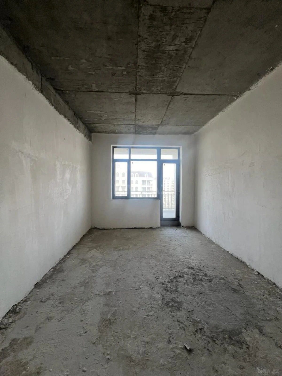 Satılır 3 otaqlı mənzil 171 m²