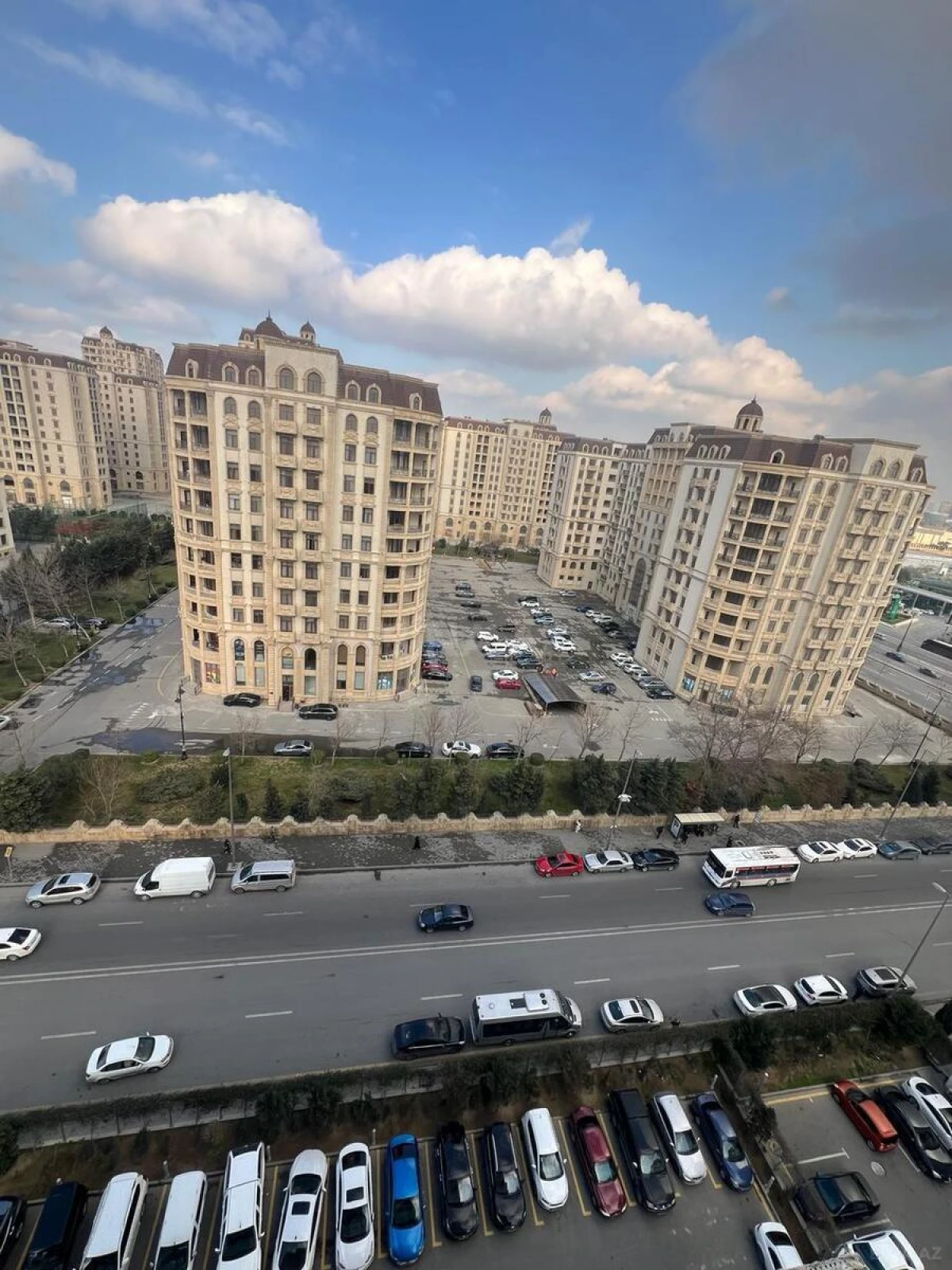 Satılır 3 otaqlı mənzil 171 m²