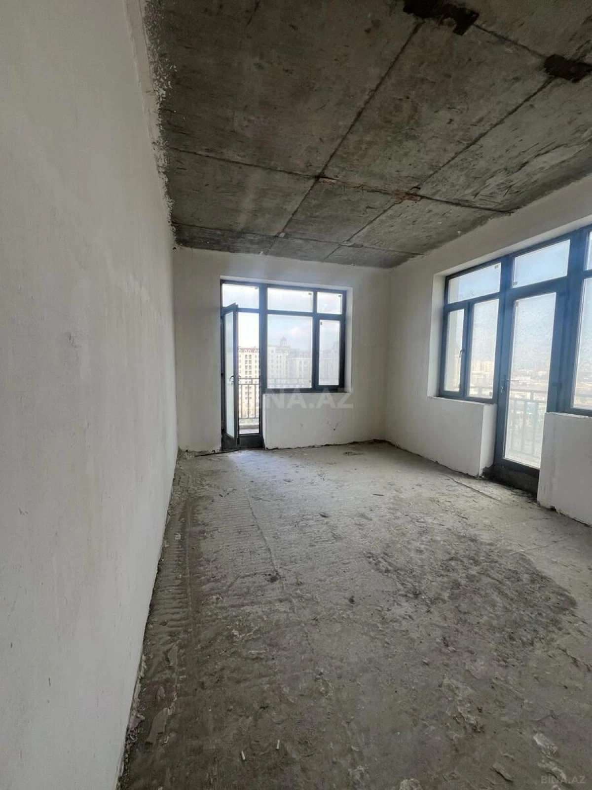 Satılır 3 otaqlı mənzil 171 m²