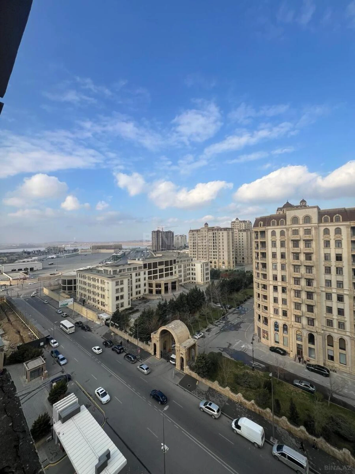 Satılır 3 otaqlı mənzil 171 m²