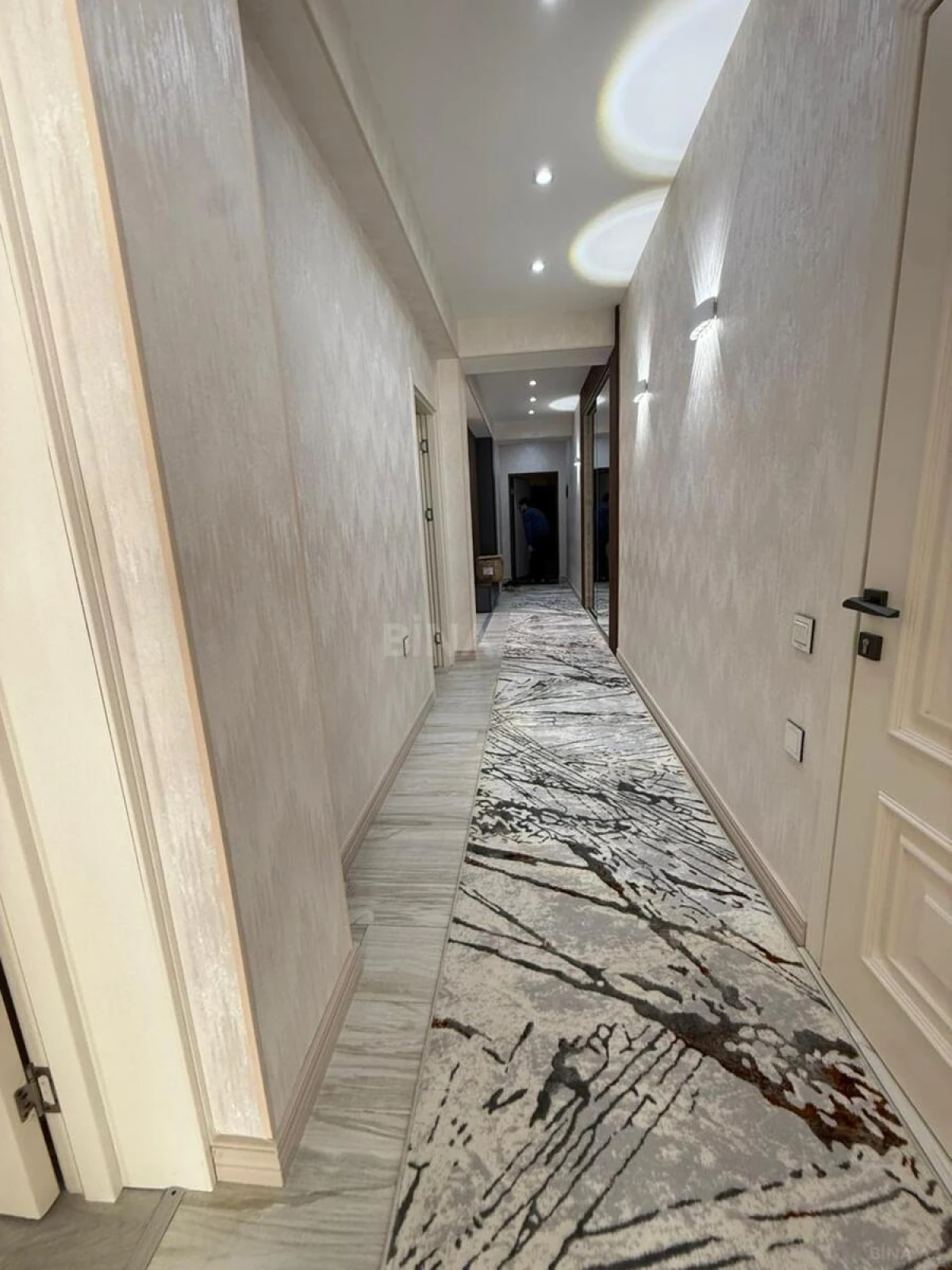 Satılır 3 otaqlı mənzil 112 m²