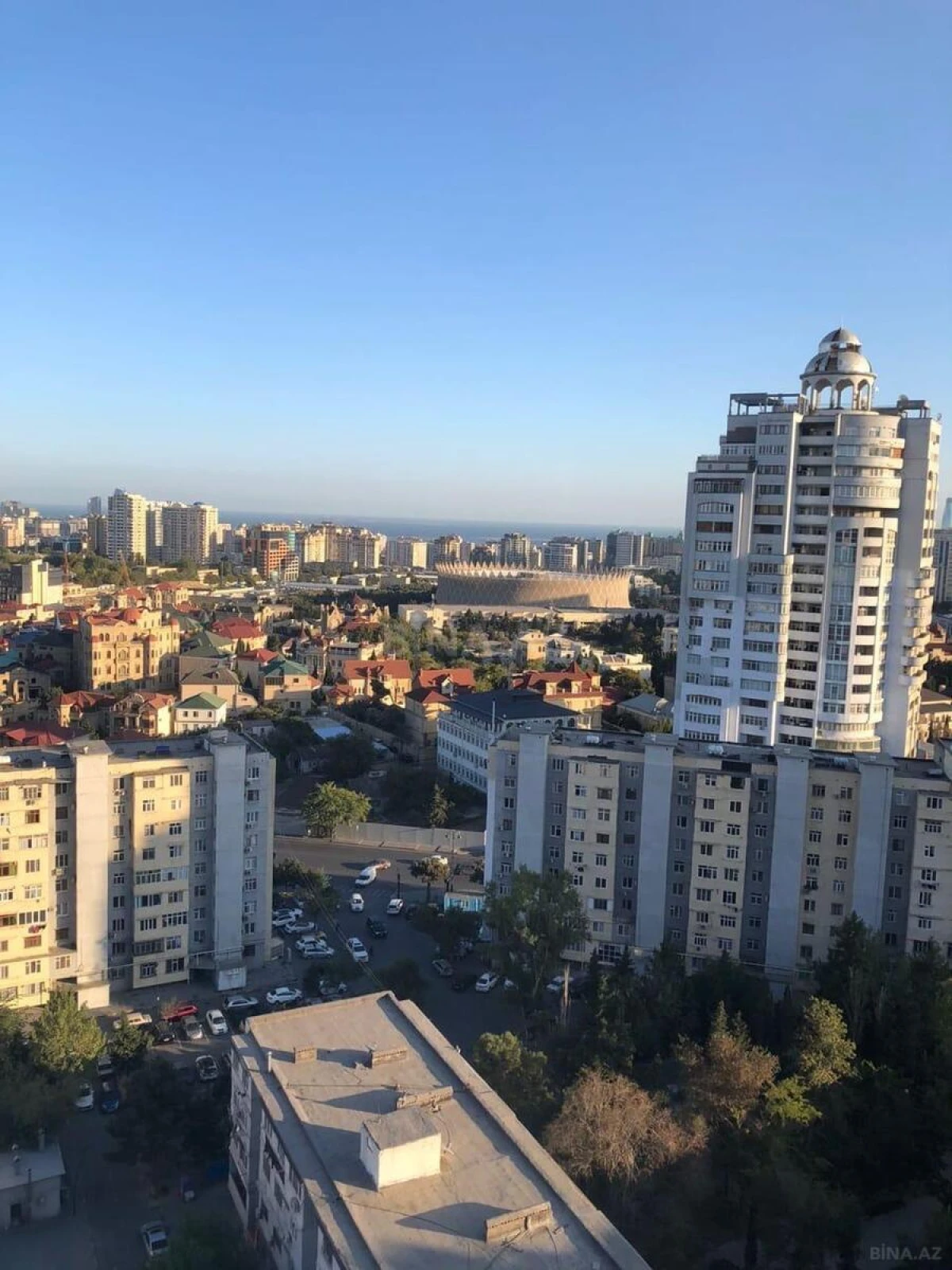 Satılır 4 otaqlı mənzil 180 m²