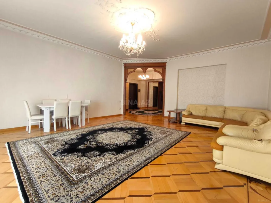 Kirayə verilir 4 otaqlı mənzil 200 m²