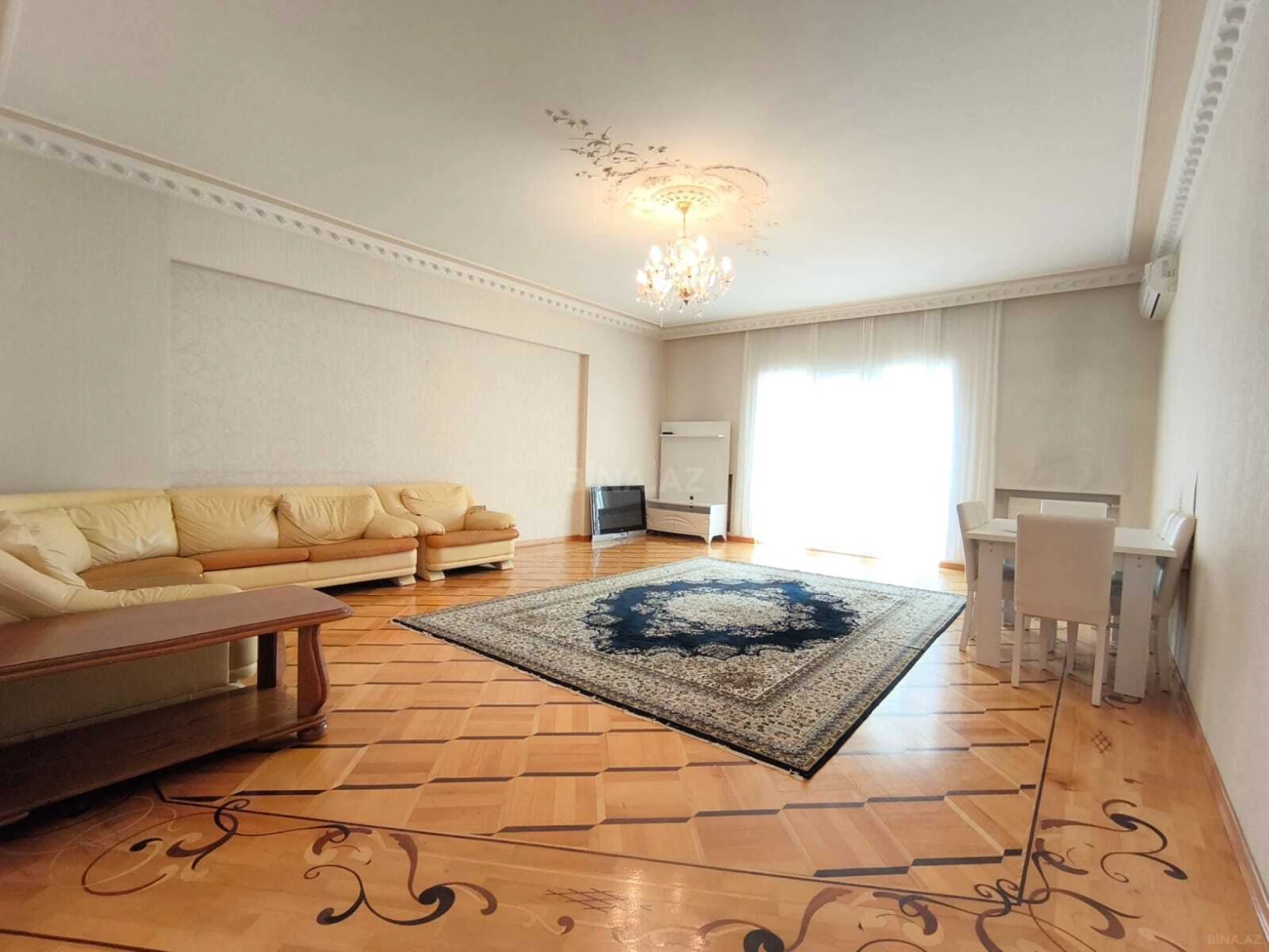 Kirayə verilir 4 otaqlı mənzil 200 m²