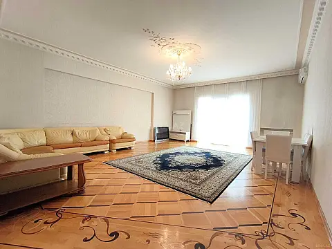 Kirayə verilir 4 otaqlı mənzil 200 m² — Bakı 4 otaq 200.00 m²