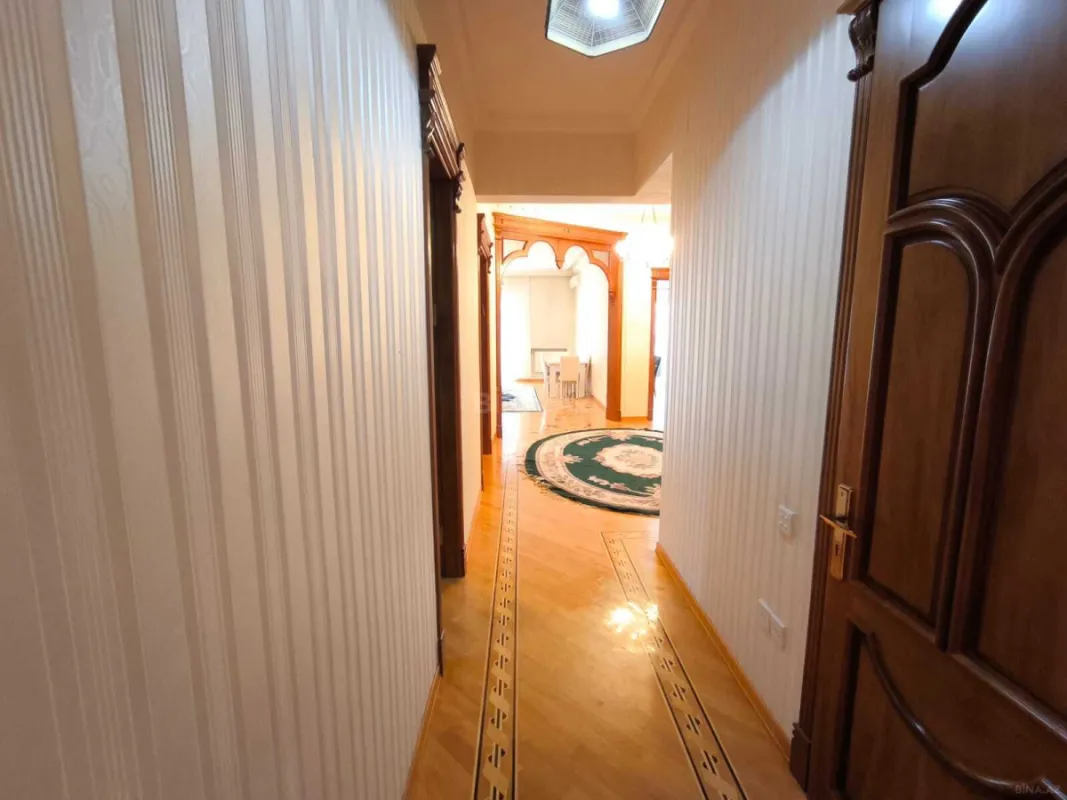 Kirayə verilir 4 otaqlı mənzil 200 m²