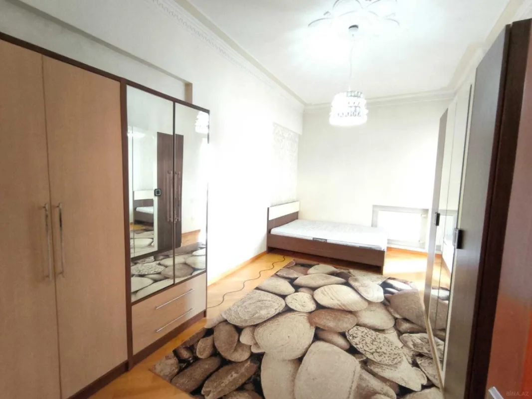 Kirayə verilir 4 otaqlı mənzil 200 m²