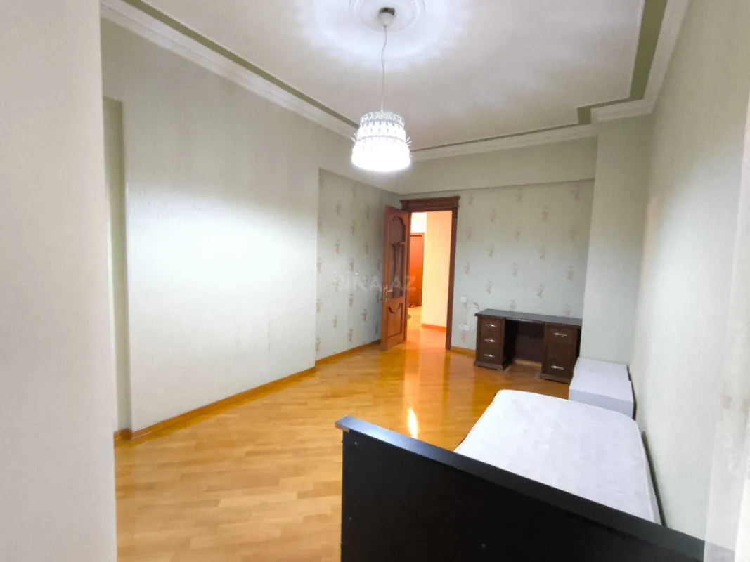 Kirayə verilir 4 otaqlı mənzil 200 m²