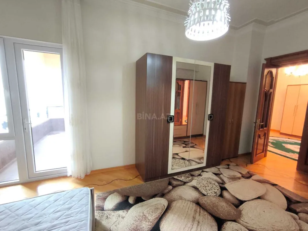 Kirayə verilir 4 otaqlı mənzil 200 m²