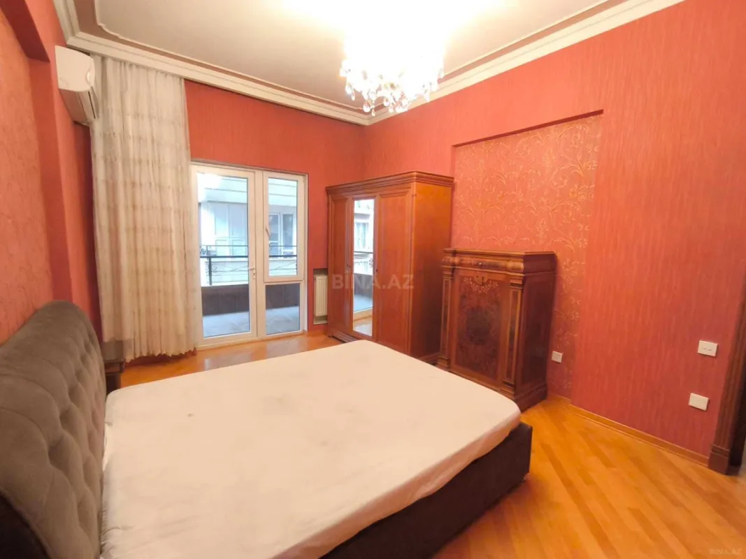 Kirayə verilir 4 otaqlı mənzil 200 m²