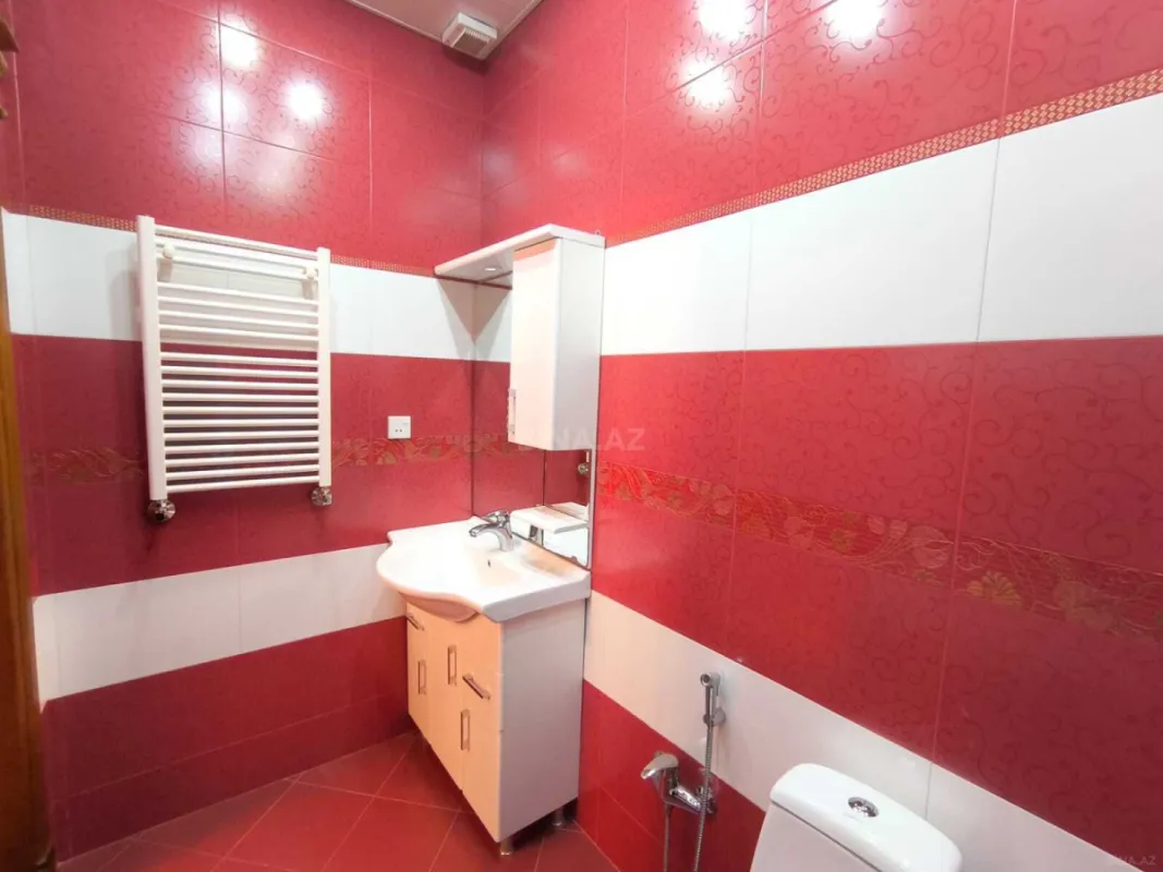 Kirayə verilir 4 otaqlı mənzil 200 m²