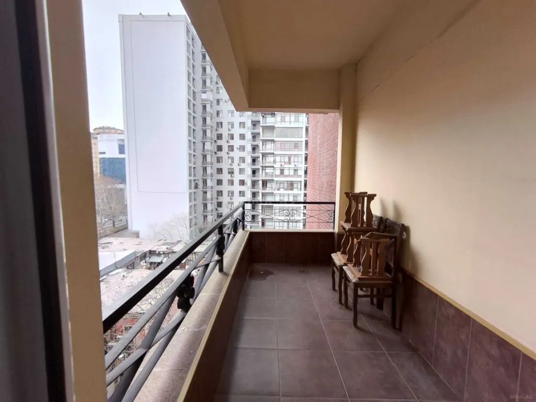 Kirayə verilir 4 otaqlı mənzil 200 m²