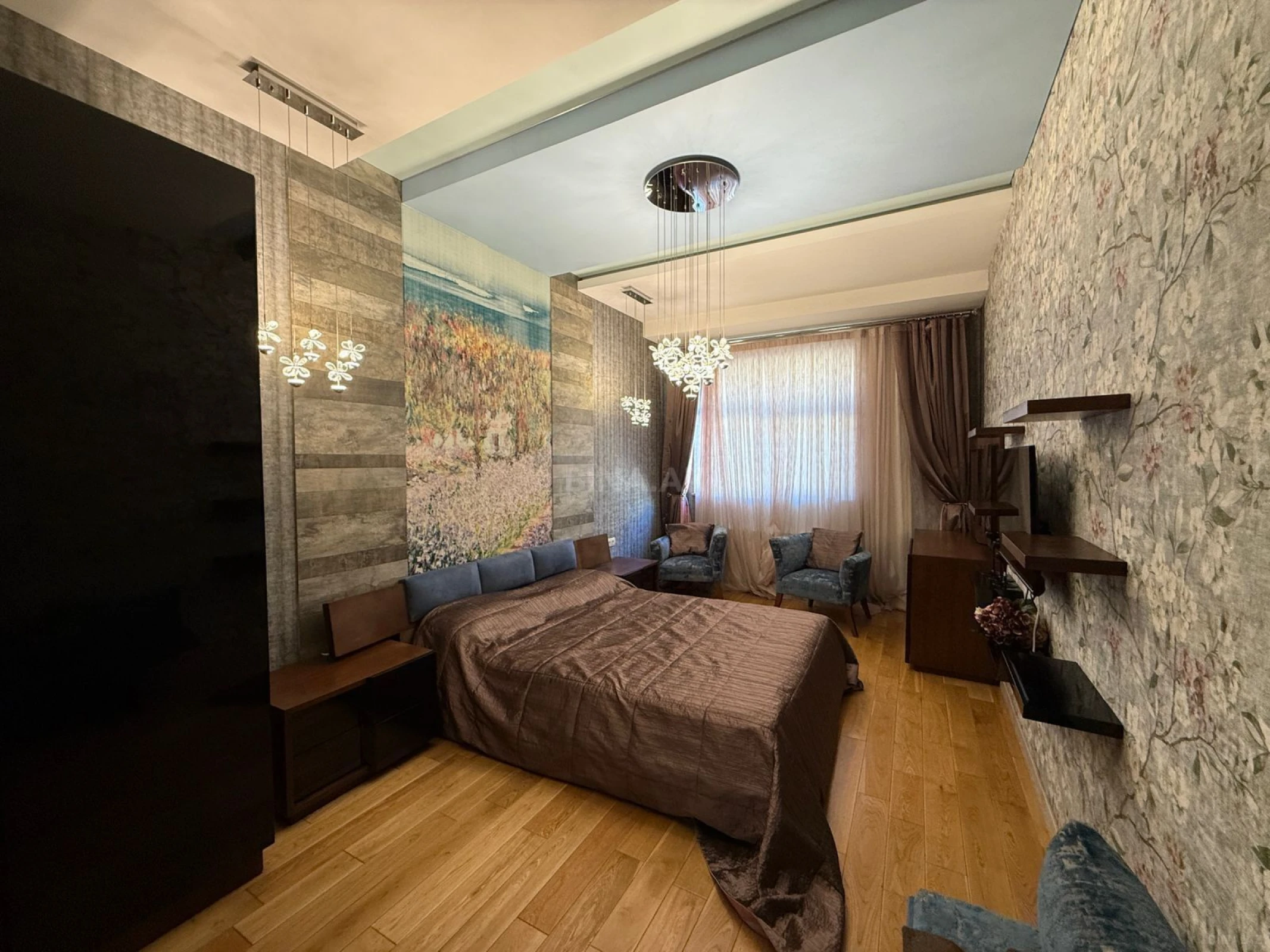 Kirayə verilir 4 otaqlı mənzil 160 m²