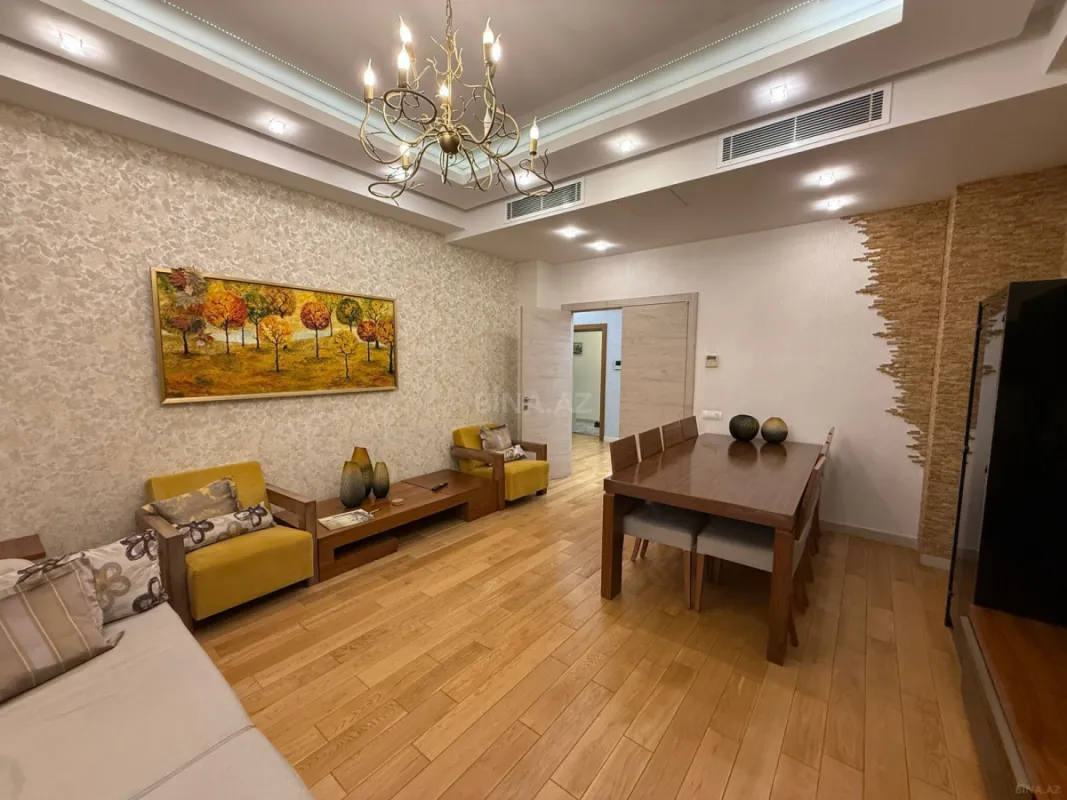 Kirayə verilir 4 otaqlı mənzil 160 m²