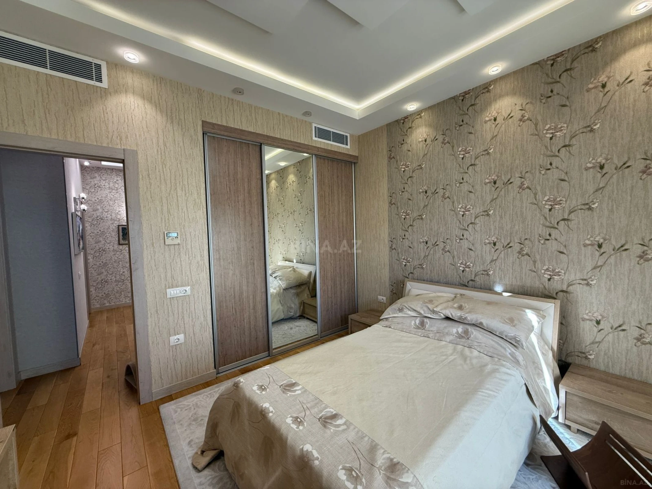 Kirayə verilir 4 otaqlı mənzil 160 m²