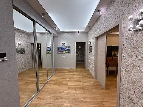 Kirayə verilir 4 otaqlı mənzil 160 m²