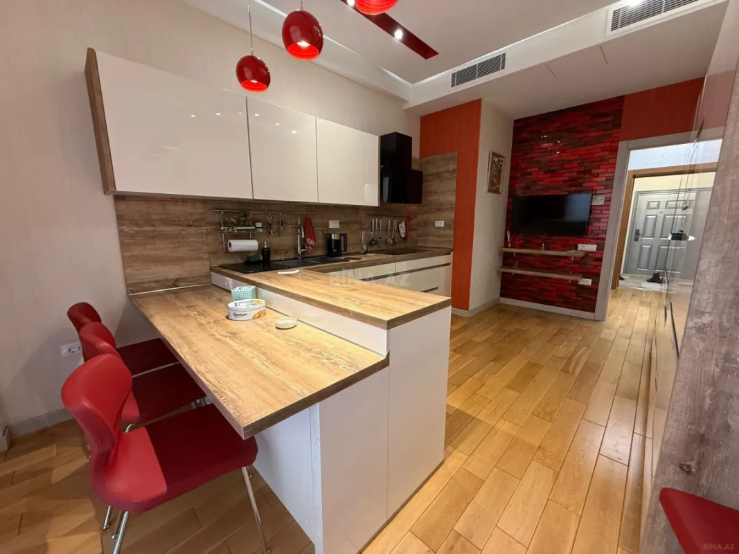 Kirayə verilir 4 otaqlı mənzil 160 m²