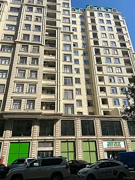 Satılır 4 otaqlı mənzil 205 m²